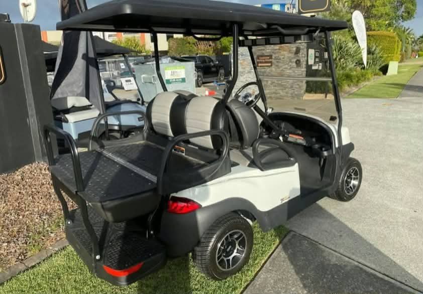 CLUB CAR TEMPO ELECTRIC 4 SEATER - Image 8