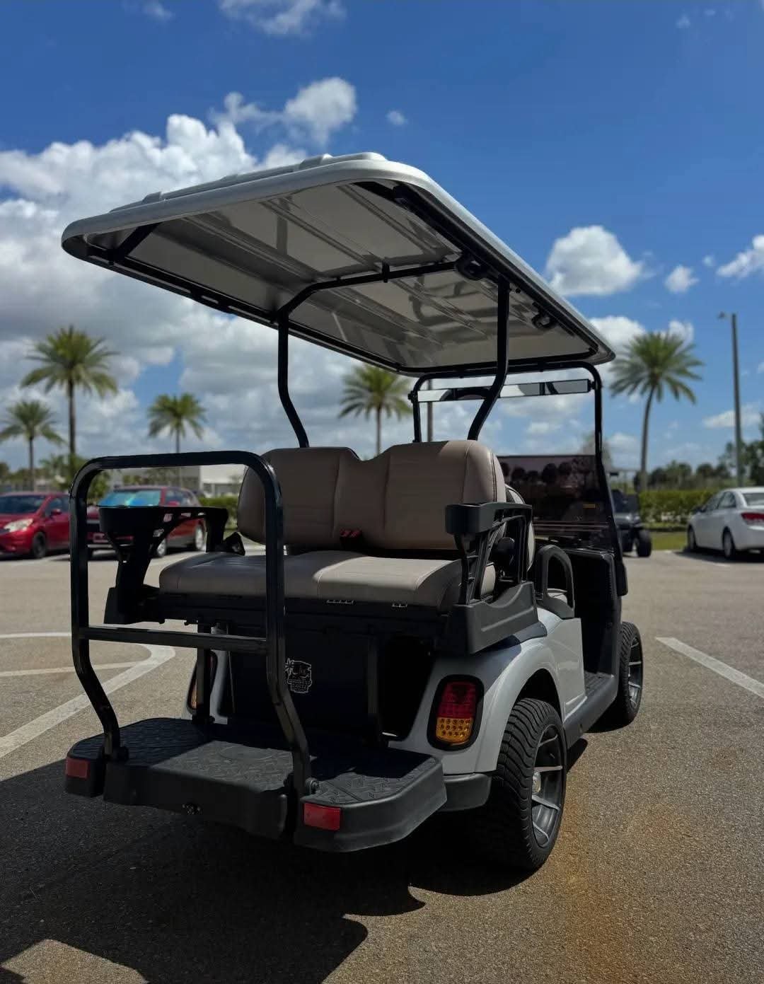 E-Z-GO RXV ELITE 2+2 ELECTRIC LITHIUM GOLF CART 4 SEATER ELECTRIC - Image 5