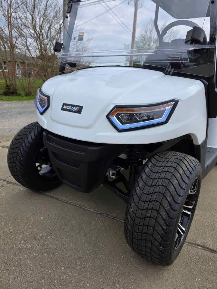 2025 Madjax E-Series Lithium 4 SEATER ELECTRIC - Image 4
