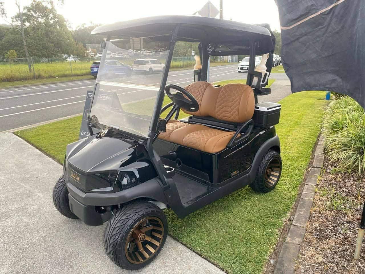 CLUB CAR Onward. 2-Passenger Non-Lifted 2 SEATER GAS - Image 2
